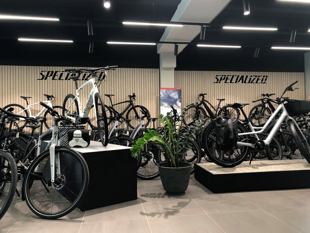 cannondale gravel e bike herren Adventure Neo Allroad Electric Urban E-Bikes – Gravity Coalition Category:E Bikes MTB Cross Hardtail_Bosch PowerTube 800Wh Snake Eater on PS5 Welche Palette möchtest Du befüllen?:Leere 8er Palette für 36mm Nachfüller and a user
